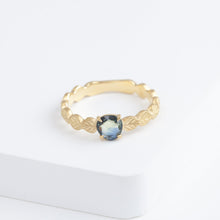 Load image into Gallery viewer, Leaf little ring with an one-of-a-kind bicolor sapphire
