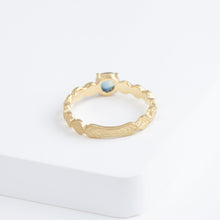 Load image into Gallery viewer, Leaf little ring with an one-of-a-kind bicolor sapphire
