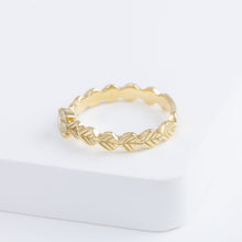 Load image into Gallery viewer, Leaf little ring with an one-of-a-kind diamond
