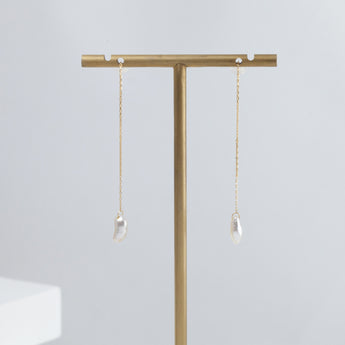Kidney white pearl drop earrings