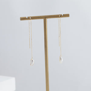 Kidney white pearl drop earrings