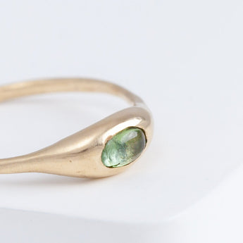 Yui light green tourmaline ring
