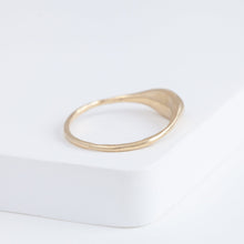 Load image into Gallery viewer, Yui light green tourmaline ring
