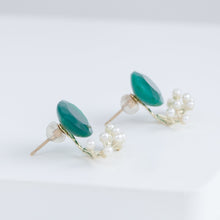Load image into Gallery viewer, Fairy green agate and pearl earrings

