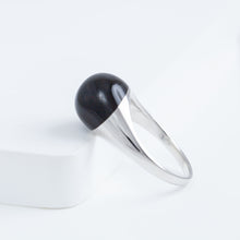 Load image into Gallery viewer, Mini rock round onyx ring - silver
