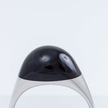 Load image into Gallery viewer, Mini rock round onyx ring - silver
