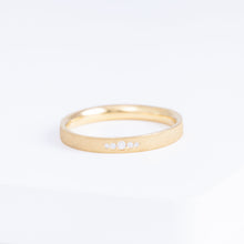 Load image into Gallery viewer, Silky 2.8mm YG with five diamonds
