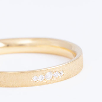 Silky 2.8mm YG with five diamonds