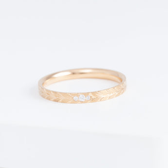 Laurel 2.4mm PG with three diamonds