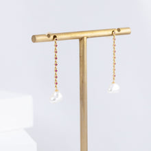 Load image into Gallery viewer, Dew ruby chain white pearl drop earrings

