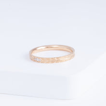 Load image into Gallery viewer, Laurel 2.4mm PG with three diamonds
