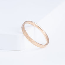 Load image into Gallery viewer, Laurel 2.4mm PG with three diamonds
