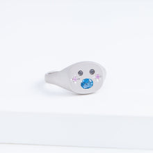 Load image into Gallery viewer, Big oval mouth face signet ring with sapphire cheeks

