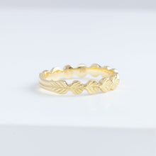 Load image into Gallery viewer, Leaf 3.4mm yellow gold ring (high-shine)
