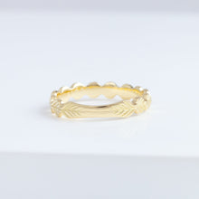 Load image into Gallery viewer, Leaf 3.4mm yellow gold ring (high-shine)
