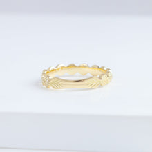 Load image into Gallery viewer, Leaf 3.4mm yellow gold ring (high-shine)
