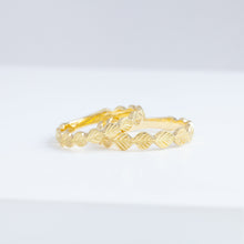 Load image into Gallery viewer, Leaf 3.4mm yellow gold ring (high-shine)
