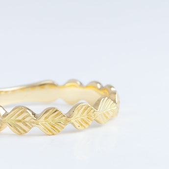 Leaf 4mm yellow gold ring (high-shine)