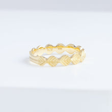 Load image into Gallery viewer, Leaf 4mm yellow gold ring (high-shine)
