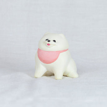montomi - Sitting Pomeranian