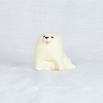 montomi - Sitting White Dog