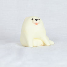 Load image into Gallery viewer, montomi - Sitting White Dog
