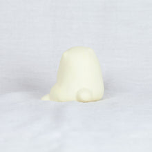 Load image into Gallery viewer, montomi - Sitting White Dog
