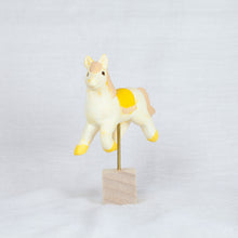 Load image into Gallery viewer, montomi - Horse on a stand
