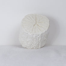 Load image into Gallery viewer, Yohaku - Procelain aroma stone Kikusumi
