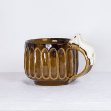 Load image into Gallery viewer, Yukurite - Ceramic mug cup with white bunny
