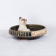 Load image into Gallery viewer, Yukurite - Ceramic small plate with siamese cat
