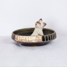 Load image into Gallery viewer, Yukurite - Ceramic small plate with siamese cat
