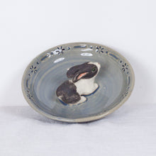 Load image into Gallery viewer, Yukurite - Ceramic small plate with bunny
