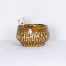 Load image into Gallery viewer, Yukurite - Ceramic sake cup with white cat
