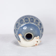 Load image into Gallery viewer, Yukurite - Ceramic blue small vase with white cat
