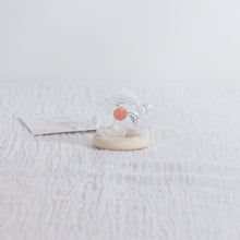 Load image into Gallery viewer, Kedamadama - M size White Rabbit
