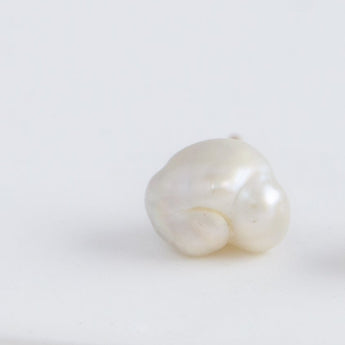 Petit keshi pearl studs