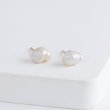 Load image into Gallery viewer, Petit keshi pearl studs
