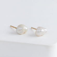 Load image into Gallery viewer, Petit keshi pearl studs
