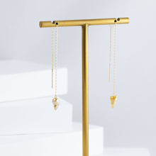 Load image into Gallery viewer, Kidney gold pearl drop earrings
