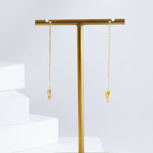 Load image into Gallery viewer, Kidney gold pearl drop earrings
