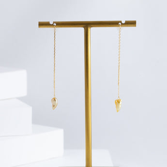 Kidney gold pearl drop earrings