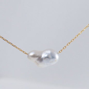 Kidney white pearl necklace