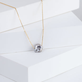 Kidney black pearl necklace
