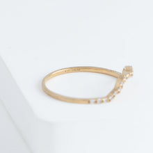 Load image into Gallery viewer, Cotton flower silhouette diamond ring (large yellow gold)
