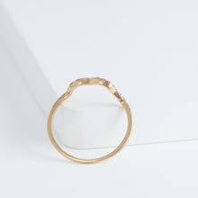 Load image into Gallery viewer, Cotton flower silhouette diamond ring (large yellow gold)
