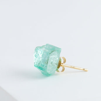 Rough stone emerald stud