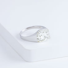 Load image into Gallery viewer, Mini rock crystal Japanese quartz ring - silver
