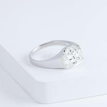 Load image into Gallery viewer, Mini rock crystal Japanese quartz ring - silver
