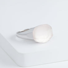 Load image into Gallery viewer, Mini rock faceted round rose quartz ring - silver
